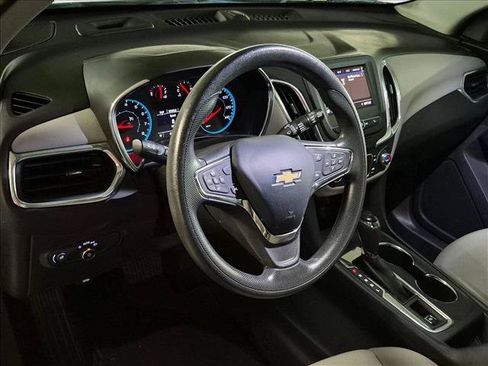 Used 2021 Chevrolet Equinox LS FWD image 12