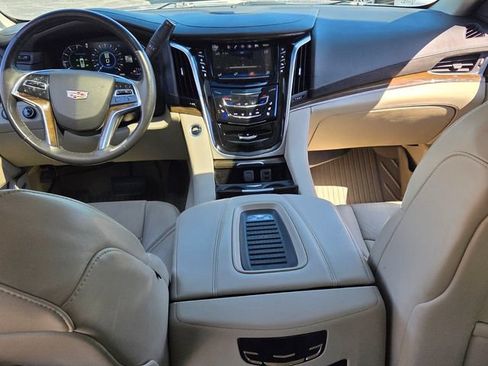 Used 2020 Cadillac Escalade Luxury AWD/4WD image 8