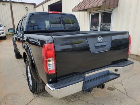 Used 2015 Nissan Frontier SV RWD image 10
