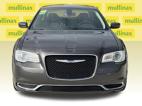 Used 2019 Chrysler 300 Touring L w/ Quick Order Package 22F image 14