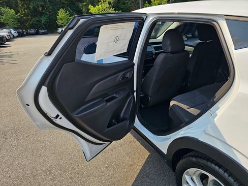 New 2027 Chevrolet Bolt LT w/ Comfort Package FWD image 15