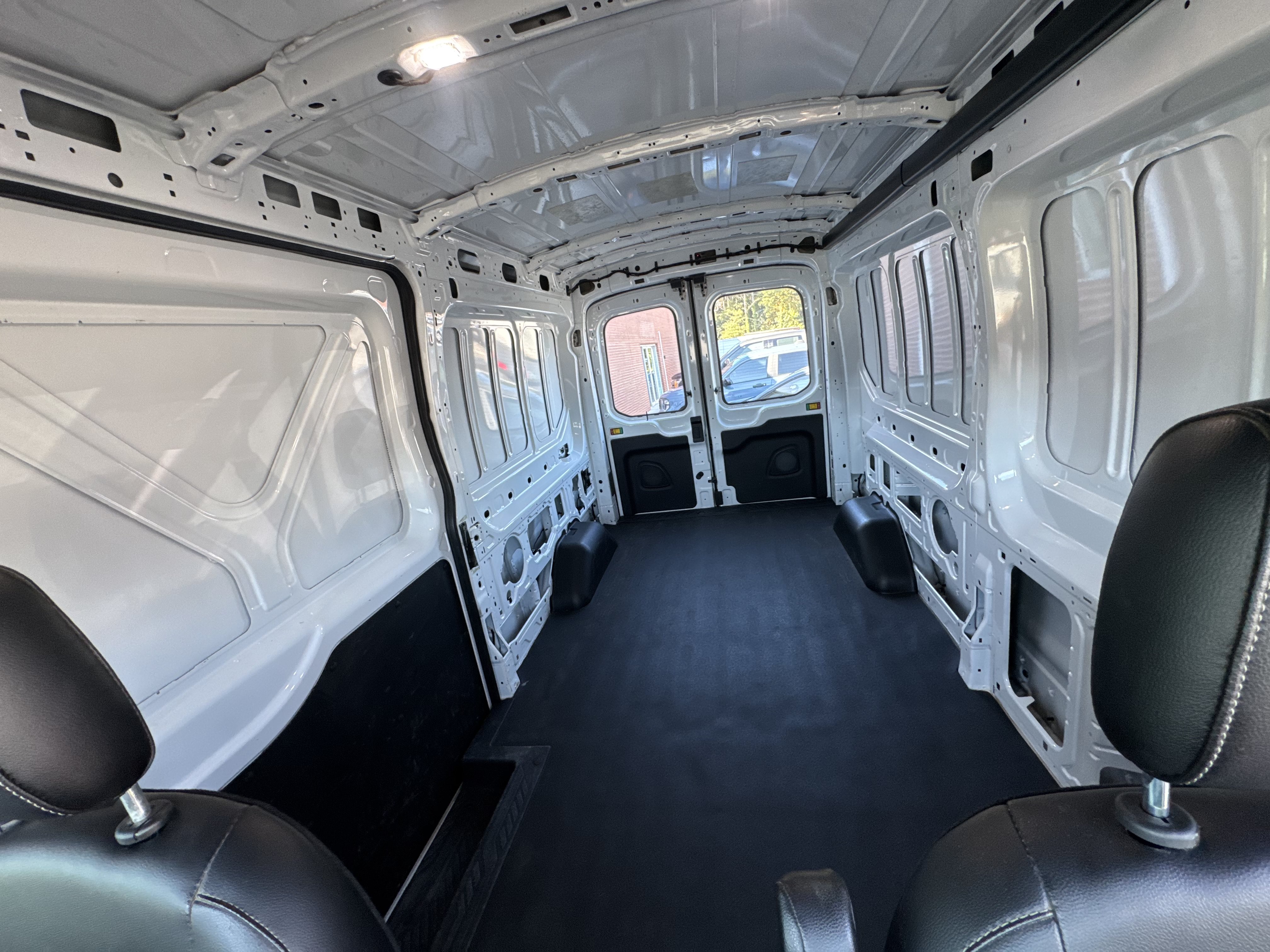 Used 2023 Ford Transit 250 Medium Roof RWD image 5
