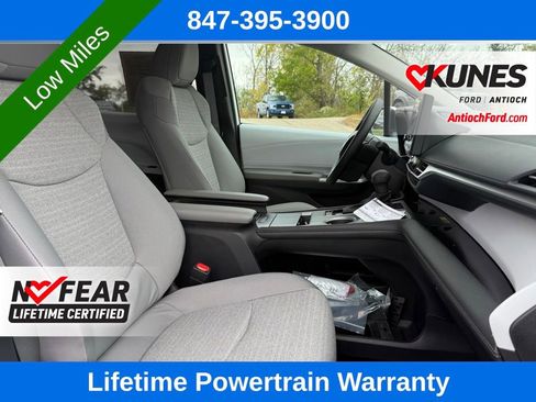 Used 2025 Toyota Sienna LE image 14