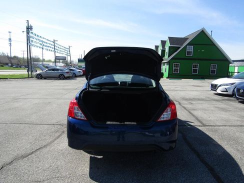 Used 2019 Nissan Versa SV FWD image 7