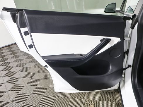 Used 2020 Tesla Model Y Long Range image 26