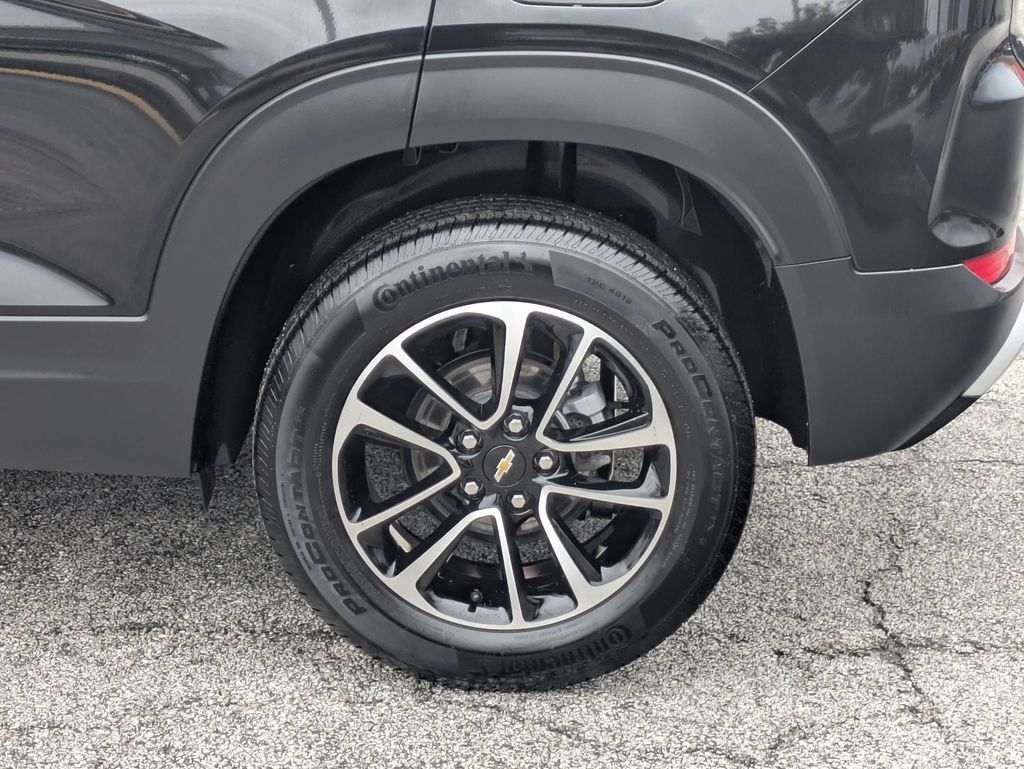 Used 2025 Chevrolet TrailBlazer LT AWD/4WD image 33