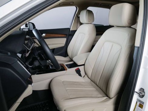 Certified 2023 Audi Q5 2.0T Premium w/ Convenience Package image 10