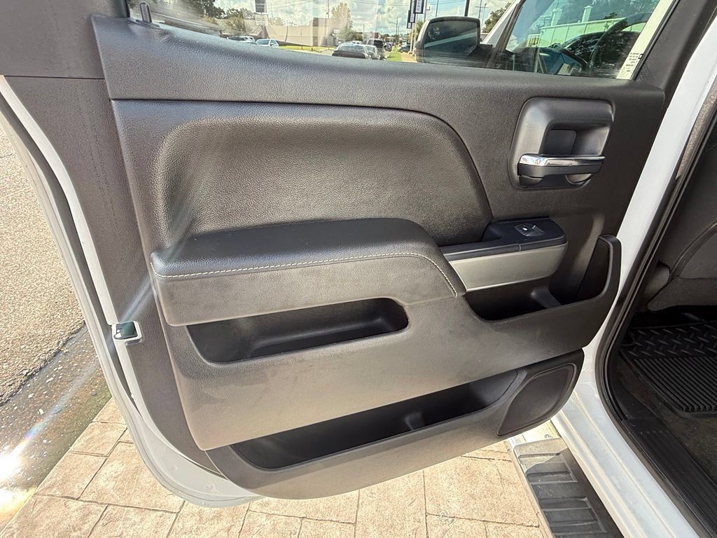 Used 2018 Chevrolet Silverado 1500 LT w/ LT Eassist Package RWD image 19