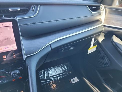 New 2025 Jeep Grand Cherokee L Limited w/ Black Appearance Package image 27