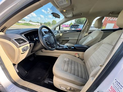 Used 2013 Ford Fusion SE FWD image 12