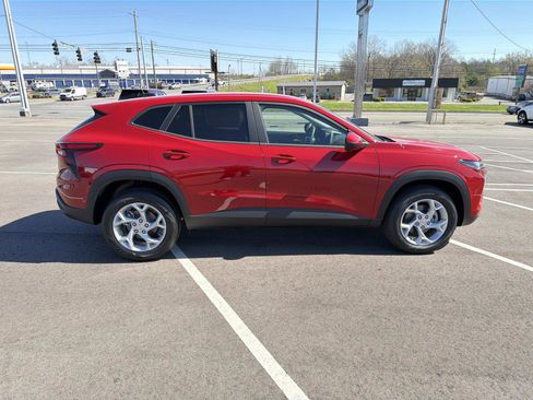 New 2026 Chevrolet Trax LS w/ LS Convenience Package FWD image 15