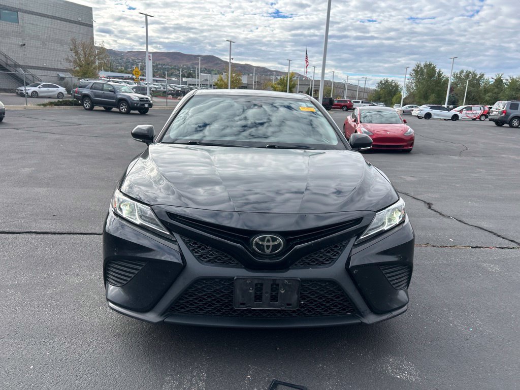 Used 2018 Toyota Camry SE w/ Convenience Package FWD image 4