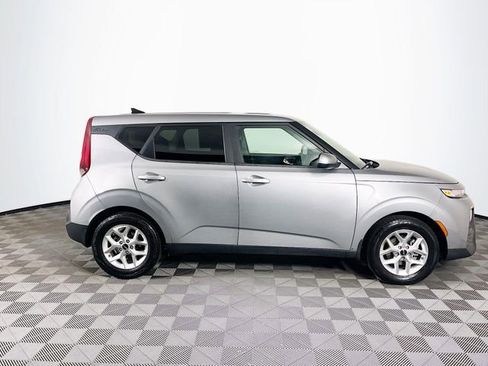 Used 2022 Kia Soul LX w/ Technology Package image 9
