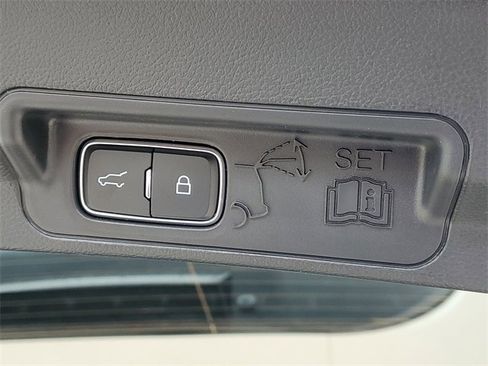 Used 2025 Ford Explorer Active w/ Active Comfort Package image 10