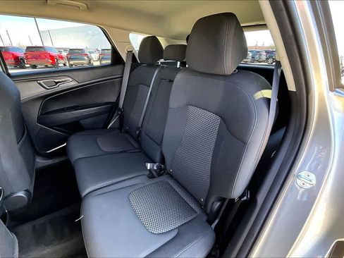 Used 2023 Kia Sportage LX AWD/4WD image 33