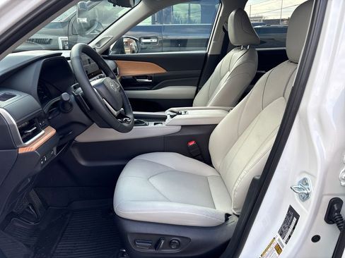 Used 2026 Toyota Grand Highlander Platinum image 14