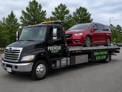 Used 2024 Chrysler Pacifica Pinnacle w/ Trailer Tow Group