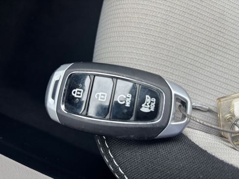 Used 2025 Hyundai Venue SEL FWD image 23