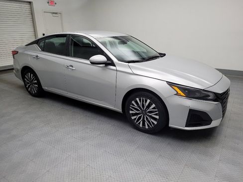 Used 2023 Nissan Altima 2.5 SV image 11