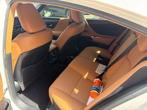 Used 2023 Lexus ES 350 w/ Premium Package FWD image 15