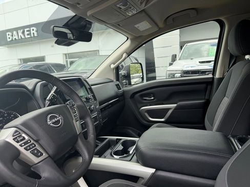Used 2024 Nissan Titan SV w/ SV Convenience Package AWD/4WD image 10