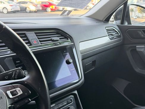 Used 2019 Volkswagen Tiguan SE w/ Panoramic Sunroof Package image 19