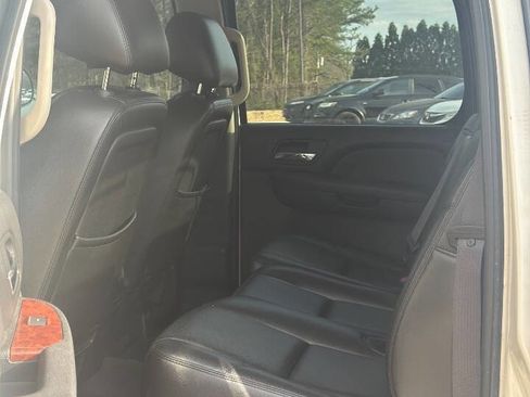 Used 2013 Chevrolet Avalanche LTZ image 32