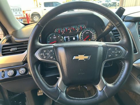 Used 2018 Chevrolet Suburban LT image 5