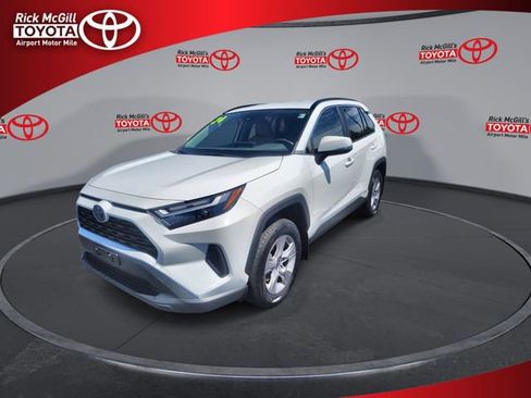 Used 2024 Toyota RAV4 LE AWD/4WD image 4