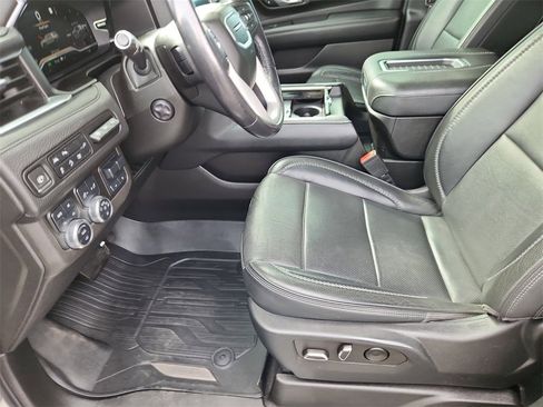 Used 2022 GMC Yukon XL Denali w/ Denali Ultimate Package image 8