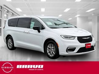 Used 2024 Chrysler Pacifica Touring-L FWD video 1