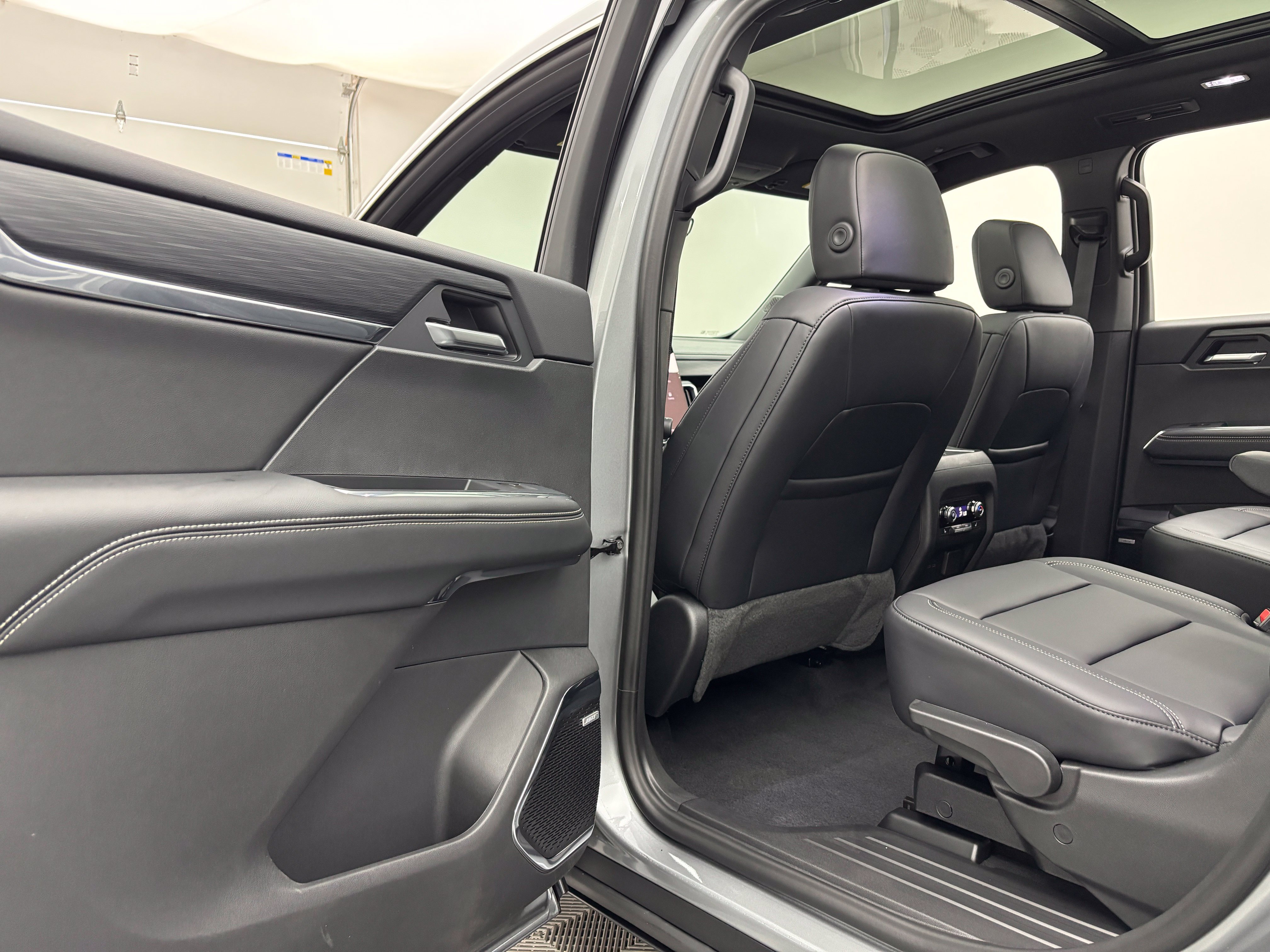 New 2027 GMC Acadia Elevation w/ Elevation Premium Package AWD/4WD image 44