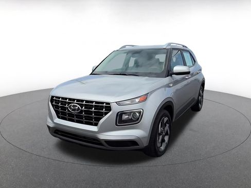 Used 2026 Hyundai Venue SEL FWD image 7