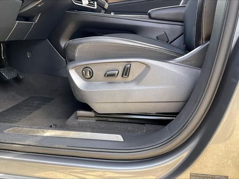 Used 2025 Volkswagen Atlas SE FWD image 29