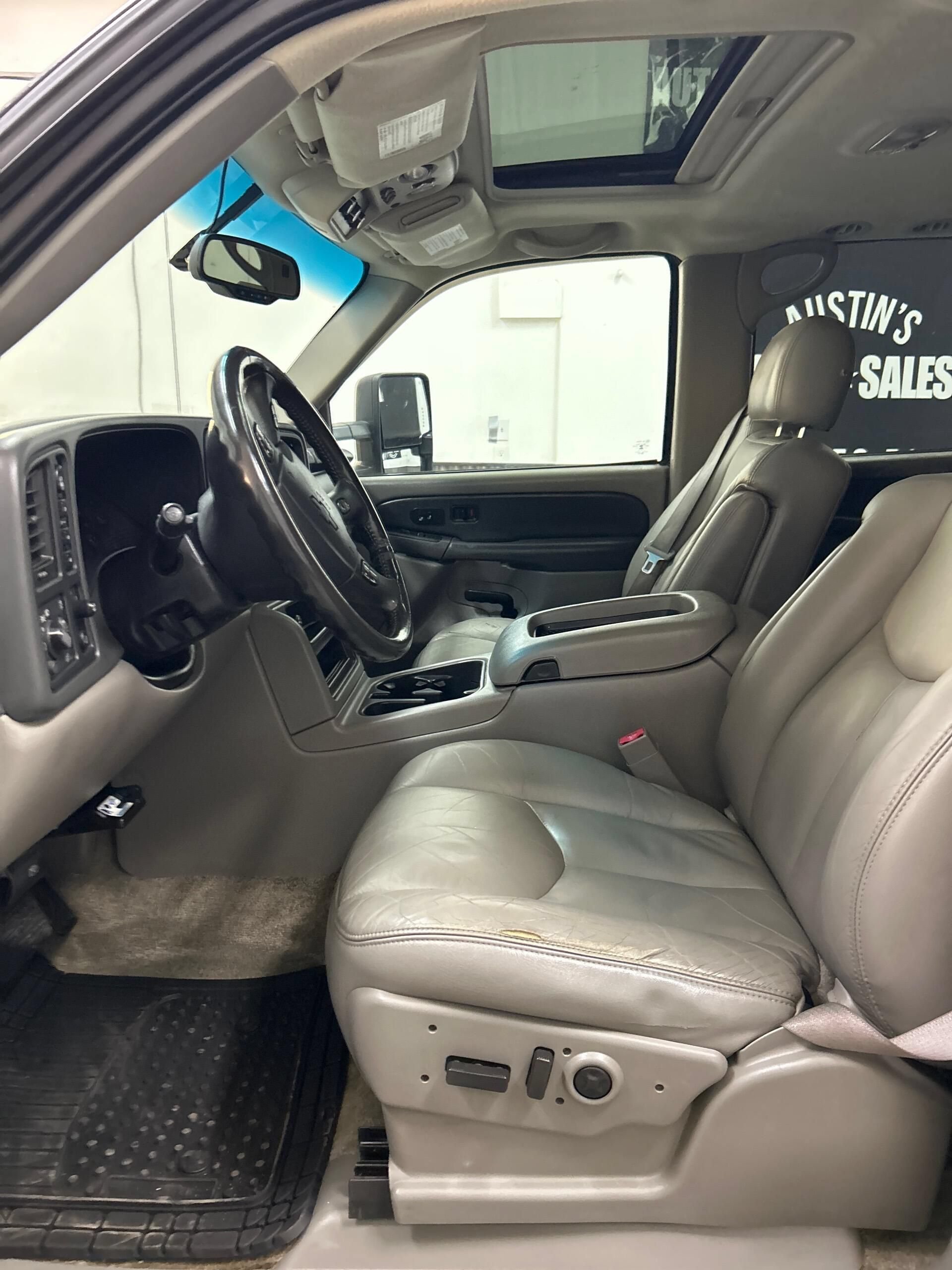 Used 2003 Chevrolet Suburban 2500 LT w/ LT Preferred Equipment Group AWD/4WD image 8