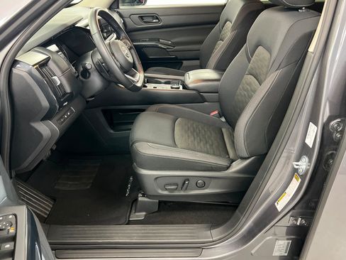 Used 2025 Nissan Pathfinder SV AWD/4WD image 18