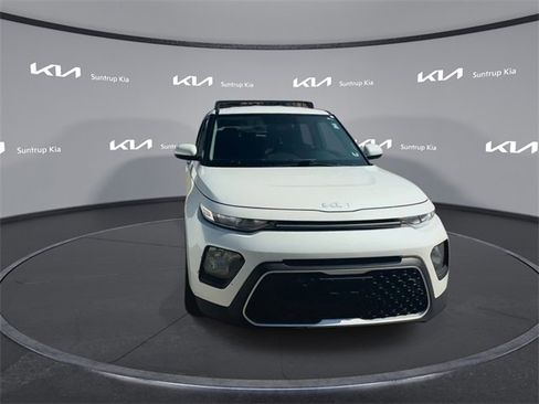 Used 2022 Kia Soul LX image 3