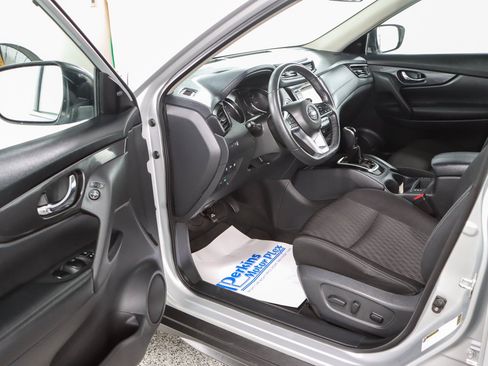 Used 2020 Nissan Rogue SV FWD image 3