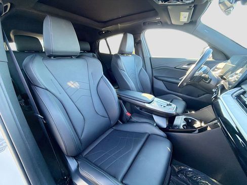 Used 2025 BMW X2 xDrive28i image 15