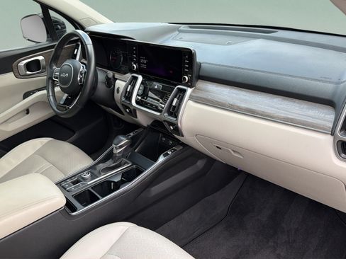 Used 2022 Kia Sorento EX w/ Panoramic Sunroof Package FWD image 15