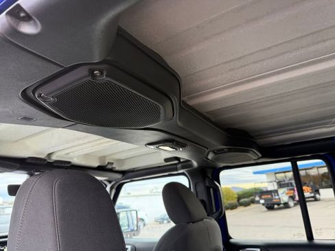 Used 2018 Jeep Wrangler Unlimited Sahara image 27