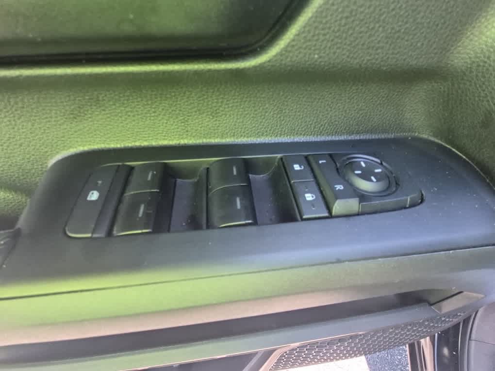 Used 2025 Toyota Tacoma SR5 AWD/4WD image 13
