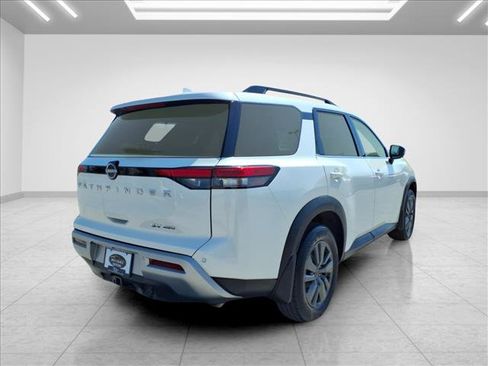 Used 2024 Nissan Pathfinder SV AWD/4WD image 11