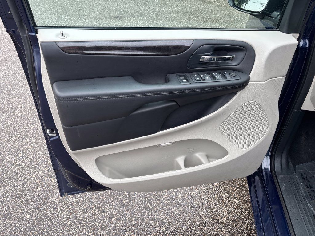Used 2012 Dodge Grand Caravan SXT FWD image 12