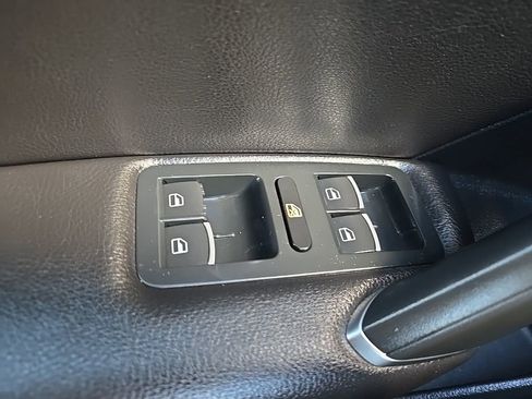 Used 2016 Volkswagen Passat 1.8T SE image 21