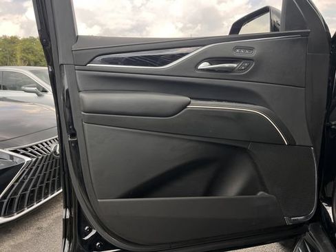 Used 2022 Cadillac Escalade ESV Sport RWD image 10