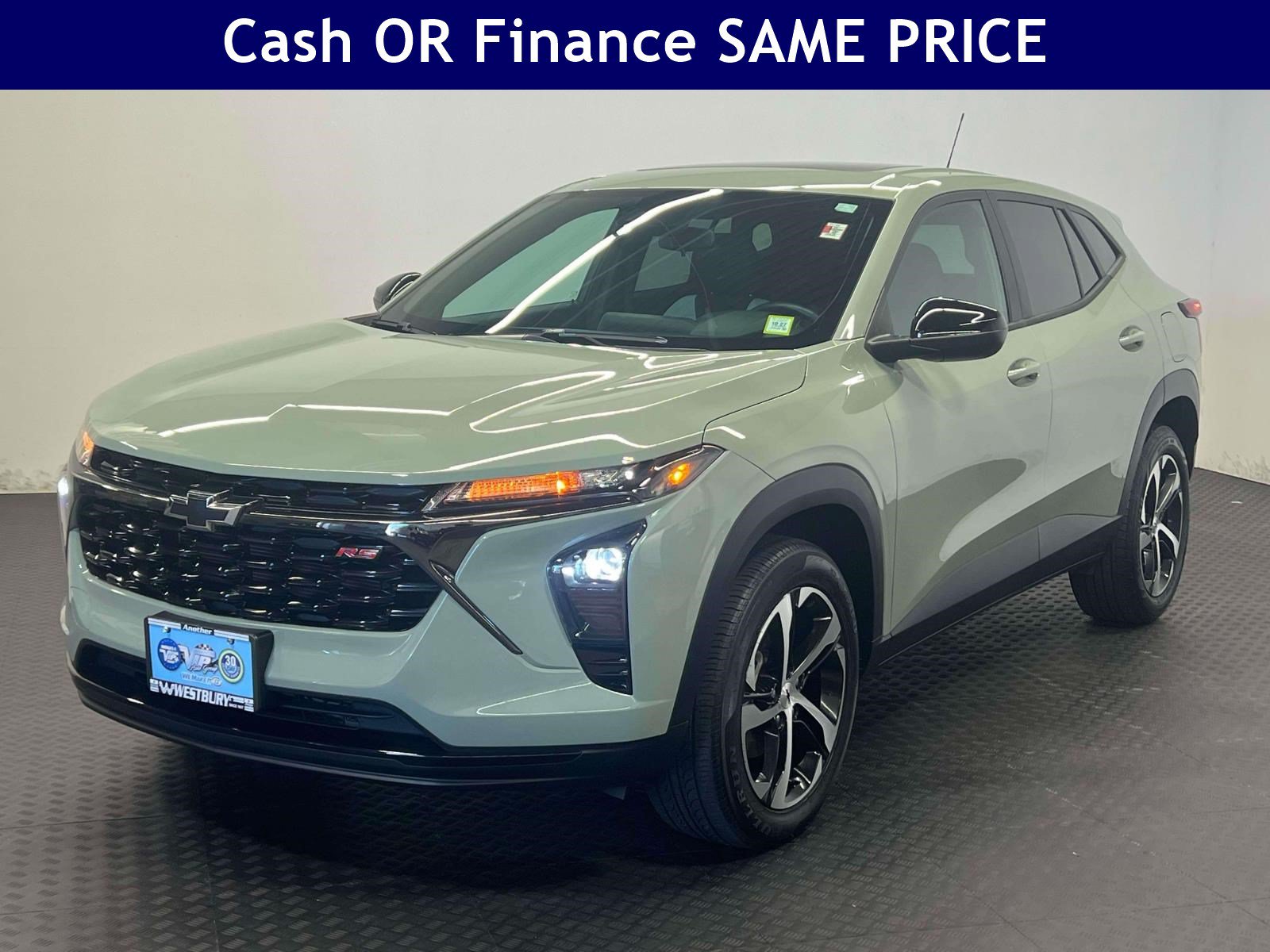 Used 2024 Chevrolet Trax RS w/ Sunroof Package FWD image 4