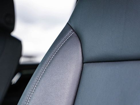 Used 2024 GMC Sierra 2500 SLT w/ SLT Premium Package image 26