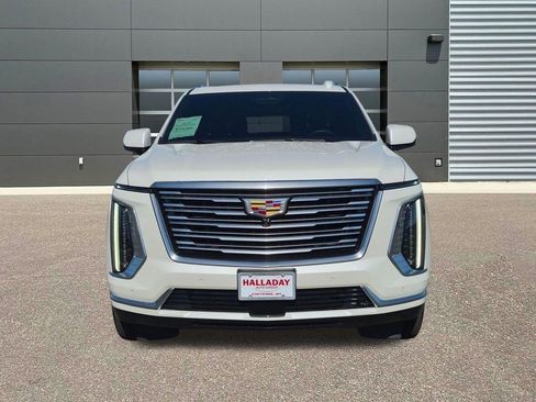 Certified 2025 Cadillac Escalade Premium Luxury Platinum AWD/4WD image 2