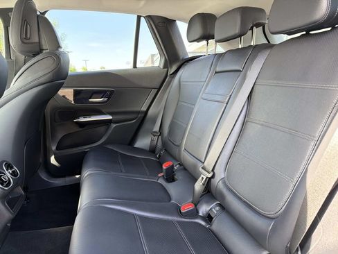 Used 2025 Mercedes-Benz GLC 350e 4MATIC image 17